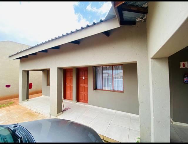 5 BEDROOM HOUSE FOR SALE IN LEACHVILLE EXT 3